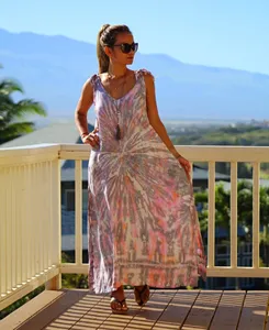 Vestido largo de rayón con efecto tie-dye en colores pastel para mujer, sin mangas, estilo bohemio, con cuello atado en la espalda. - Product Image 1