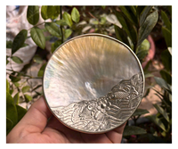 Plato de Concha Tallada con Forma Circular, Tema Animal, Decoración del Hogar, Artesanía Natural, Arte de Concha Hecho a Mano