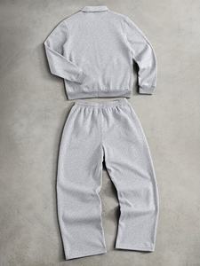Ensemble de survêtement deux pièces pour homme gris chiné clair, comprenant une veste à col zippée épaisse et un pantalon de survêtement large à cordon de serrage - Product Image 2