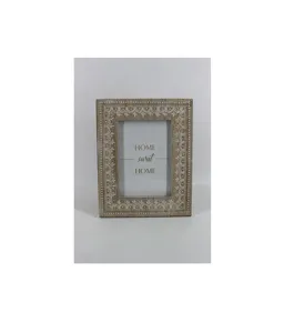 Cadre photo rustique en bois fait main pour décoration vintage, idéal pour les portraits de famille ou les photos d'héritage nostalgiques, effet vieilli - Product Image 5