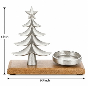 Estatua de árbol de Navidad de metal plateado con portavelas sobre base de madera – Elegante adorno decorativo para mesa navideña - Product Image 3