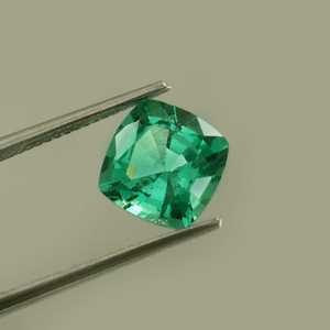 Esmeralda Verde Natural, Corte Cojín, 20 Quilates, Gema Suelta para Joyería, Marca ZUBEDA GEMS JEWELRY, Origen Rajasthan, Tercera Parte - Product Image 2
