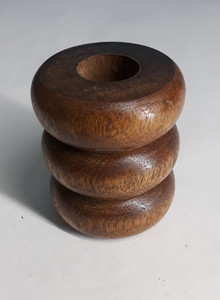 Soporte de luz en T de madera de mango hecho a mano con acabado marrón, diseño religioso, soporte para velas votivas, decoración artesanal de Navidad - Product Image 4