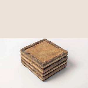 Sous-verres carrés en bois faits à la main, design moderne, finition bois naturel, antidérapants, Curio Craft, diamètre 10 cm, épaisseur 12 mm - Product Image 2