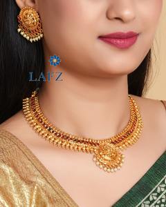 Conjunto de Collar y Pendientes de Oro Antiguo con Incrustaciones de Piedras y Perlas de Imitación, Joyería Religiosa Tradicional para Bodas - Product Image 2