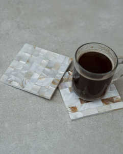 Ensemble de sous-verres incrustés de perles de nacre florales décor de table de fête de mariage carré élégant artisanat bohème unique Inde comprend une boîte-cadeau - Product Image 2