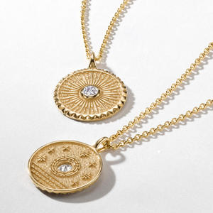 สร้อยคอจี้เพชรรูปเหรียญซันเบิร์สท์ - Product Image 3