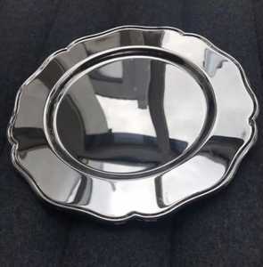 Plato Redondo de Metal Pulido de Alta Calidad, Plateado, para Servir Alimentos, Diseño Moderno, Ecológico, Apto para Lavavajillas, Regalo Empresarial, 10L - Product Image 4