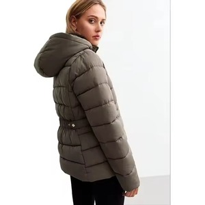 Veste matelassée de haute qualité pour femmes avec impression de logo personnalisé, respirante, matelassée, pour l'hiver, avec traitement tricoté - Product Image 2