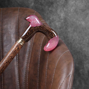 Bâton de marche traditionnel en bois fait main pour seniors, en chêne naturel avec poignée confortable - Product Image 4