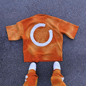 Polo pour homme dégradé rouge, col demi-zip, coupe courte, style streetwear décontracté, coupe ajustée, tendance estivale - Product Image 2