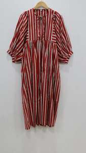 ชุดเดรสผ้าฝ้ายลายทางแบบมีดีเทลผ้าก๊อซ: ลายพิมพ์บล็อก คอเสื้อแบบลึก - Product Image 5