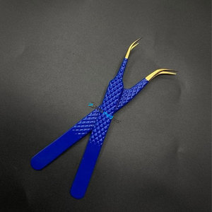 Pince à épiler incurvée en acier inoxydable bleu de haute qualité, testée à la main, avec prise en main robuste, logo personnalisé, durable et professionnelle - Product Image 5