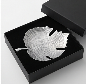 Plateau de service en métal brossé fait main avec surface texturée martelée pour usage résidentiel – Élégante assiette de service pour table - Product Image 6