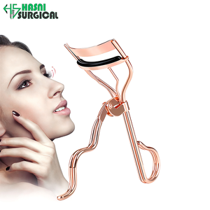 Ensemble de recourbe-cils de luxe en or rose de haute qualité avec pinces en acier inoxydable, coffret cadeau par Hasni Surgical - Product Image 4