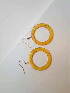Juego de Aretes Ligeros Personalizados, Diseño Simple de Ángel y Amor en Resina y Madera, Forma Amarilla - Product Image 2