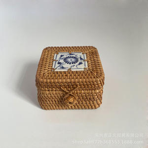 Caja de almacenamiento cuadrada de ratán con flor de cerámica, cesta para joyas de excelente calidad. - Product Image 4