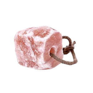 La Compañía Original de Sal: Sal del Himalaya 100% Natural en Roca para Lamer, con Cuerda para Colgar, para Caballos, Ganado, Equinos y Animales Grandes de Granja - Product Image 2