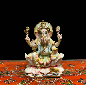 Statue du Dieu Ganesha en résine et poussière de marbre, artisanat Nirmala |   Idole de Vinayaka assise avec accents dorés Lotus pour une maison traditionnelle - Product Image 1