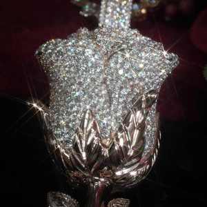 Luxira Jewels Colgante Unisex de Moissanita con Incrustaciones de Circonitas en Oro Rosa, Plata 925, Engaste de Garra, Corte Brillante, para Boda y Fiesta - Product Image 2