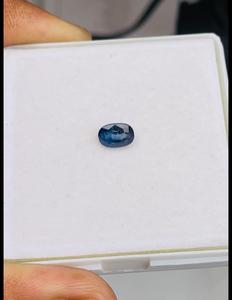 Zafiro Azul Natural con Corte Ovalado Certificado por IGI, 1.35 CTS, Color Azul Intenso Premium, Claridad Excelente, Gema de Colección de Calidad Fina - Product Image 2
