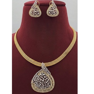 Conjunto de Collar y Pendientes de Diseño con Acabado Dorado y Blanco de Primera Calidad, para Bodas y Fiestas, Colección para Mujer - Product Image 2