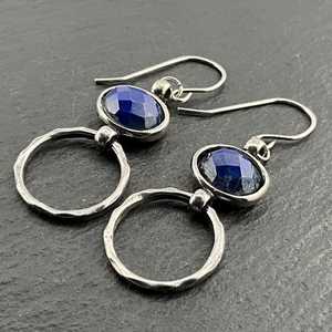 Boucles d'oreilles pendantes fantaisie vintage en argent sterling et lapis-lazuli, bijoux faits à la main avec pierres précieuses bleues, cadeau élégant pour femme - Product Image 5