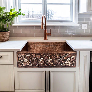 Évier de cuisine en cuivre spacieux permettant de gérer simultanément la préparation des aliments et le nettoyage pendant les moments de préparation des repas les plus chargés au quotidien - Product Image 3