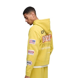 Ensemble de survêtement jaune personnalisé pour homme avec sweat à capuche zippé et pantalon, coupe ample, style streetwear, en coton respirant, idéal pour l'automne - Product Image 4