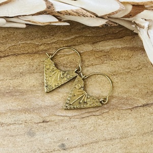 Pendientes Triangulares Boho de Moda, Joyería Tribal de Latón para Mujer, Acabado de Latón Antiguo, Patrón Geométrico para Venta al por Mayor/OEM/ODM - Product Image 3