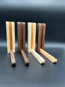 Estante de madera con múltiples ranuras para colgar perchas, soporte plegable de pared hecho a mano, organizador decorativo de lujo. - Product Image 2
