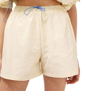 Ensemble de survêtement coupe-vent deux pièces pour femme, haut long, couleur unie, avec dentelle et boutons, imperméable, écologique, pour l'été, vente en gros personnalisée - Product Image 2