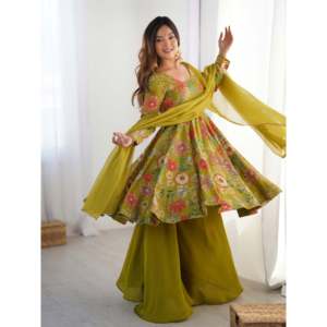 Salwar Kameez de Diseñador para Fiestas, Talla XS, Top y Pantalón de Poliéster con Hermosa Dupatta - Product Image 5