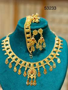 MOLL JEWELLERS Collier élégant et tendance pour femme en laiton plaqué or avec zircon naturel, chaîne torsadée et motif feuille, 16 pouces, pour mariage ou événement spécial - Product Image 3