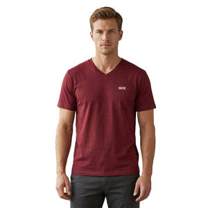 Camisetas de algodón con cuello en V para hombre, minimalistas, con logotipo personalizado, estilo casual, ropa urbana, fabricación de ropa de marca privada, camiseta de algodón para hombre - Product Image 3