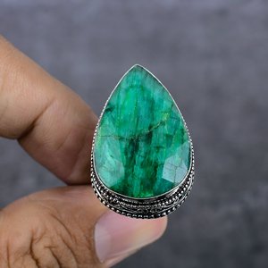 Anillo de Plata Hecho a Mano con Esmeralda Sintética en Forma de Pera, con Filigrana Vintage y Engaste de Canal, Ideal para Citas, Bodas y Fiestas, Regalo - Product Image 3