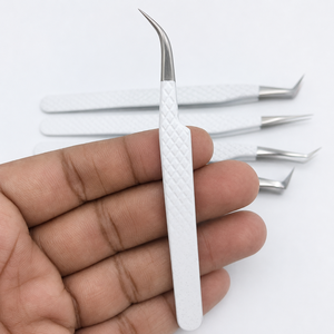 Pince à épiler professionnelle en acier inoxydable de haute qualité à pointe inclinée pour sourcils, applicateur de volume pour cils, durable et écologique - Product Image 2
