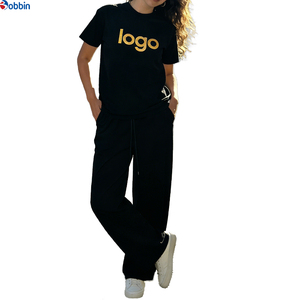 Ensemble de survêtement hip-hop personnalisé pour femme avec logo, manches courtes, col rond, coupe ample, pantalon à cordon de serrage, longueur intégrale, respirant, idéal pour l'été - Product Image 4