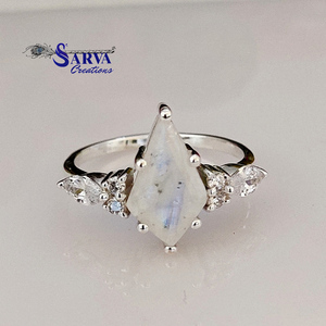 Anillo de compromiso y boda de lujo con piedra lunar en forma de cometa, chapado en rodio, con detalles de circonita cúbica, plata de ley 925, para fiesta - Product Image 1