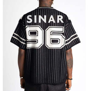 ผู้ผลิตเสื้อสเวตเตอร์แขนสั้นผู้ชายแบบมีโลโก้ตามสั่ง เสื้อถักลำลองสำหรับฤดูร้อน เสื้อจั๊มเปอร์ถัก เสื้อฟุตบอลถัก เสื้อเจอร์ซีย์ถักแบบสั่งทำ - Product Image 4