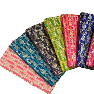 Tela Brocada Banarasi Jacquard Orgánica de Lujo, Tejida a Mano, con Impresión Intrincada y Trabajo Zari, 100% Seda, Ecológica, para Vestidos Medios - Product Image 1