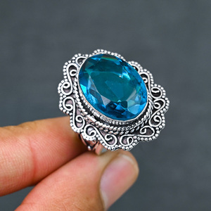 Anillo de Plata de Ley 925 con Topacio Azul Ovalado Creado en Laboratorio, Glamuroso y Hecho a Mano, Ideal para Fiestas y Bodas - Product Image 4