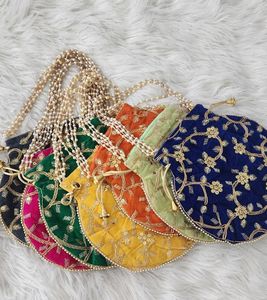 Sac Potli Brodé Multicolore Fait Main Indien avec Cordon de Serrage – Sacs Cadeaux pour Haldi, Mehndi, Mariage, Demoiselles d'honneur, Fêtes et Retours de Faveurs - Product Image 1