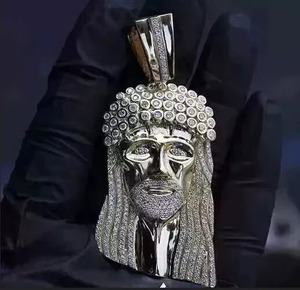 จี้พระเยซูแบบ Iced Out ประดับเพชรโมอิสซาไนต์ + เงินแท้ 925 ชุบทองแดง คริสตัลฝังแบบไมโคร สไตล์ฮิปฮอป สำหรับทั้งชายและหญิง - Product Image 1