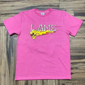 T-shirt rose en jersey à col rond, manches courtes, design décontracté, t-shirts à impression en relief pour hommes - Product Image 1