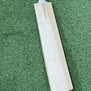 HIT ZONE Bate de Críquet de Tamaño Completo de Madera de Sauce Inglés de Primera Calidad, Hoja Premium, Ligero, Equilibrado, Potencia de Golpeo - Product Image 1