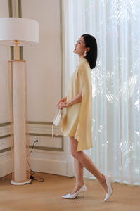 Vestido de seda sin mangas con cuello redondo, estilo casual sencillo, cintura holgada, minimalista, transpirable, largo hasta la rodilla, para uso diario de verano, OEM ODM Vietnam - Product Image 2