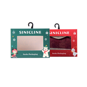 Boîte d'emballage pour chaussettes en carton écologique avec logo personnalisé imprimé, fenêtre transparente et cintre en plastique, cadeau de Noël - Product Image 1