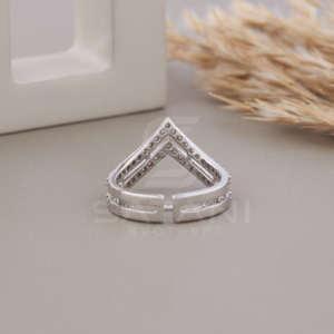 Anillo Chevron Doble V de Oro Sólido de 18K para Mujer, Minimalista, Apilable, con Logotipo Personalizado - Product Image 6