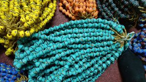 Cuentas de Vidrio Java Bicónicas al por Mayor, Hilos de Cuentas Azules, Verdes y Turquesas, Cuentas Africanas de Comercio, Cuentas Pequeñas Vintage para Collares y Pulseras - Product Image 4